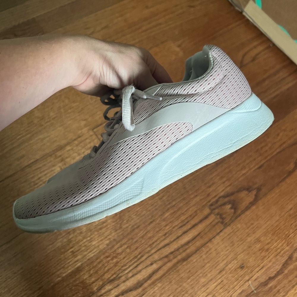 Light mauve tennis shoes 9.5 - Picture 3 of 6